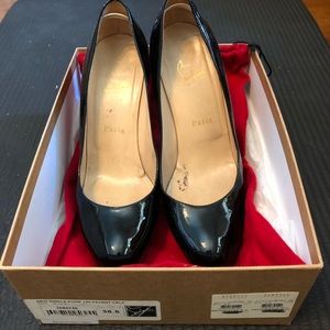Christian Louboutin - Simple black pump